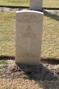 Ismailia War Memorial Cemetery - Cruwys, William John